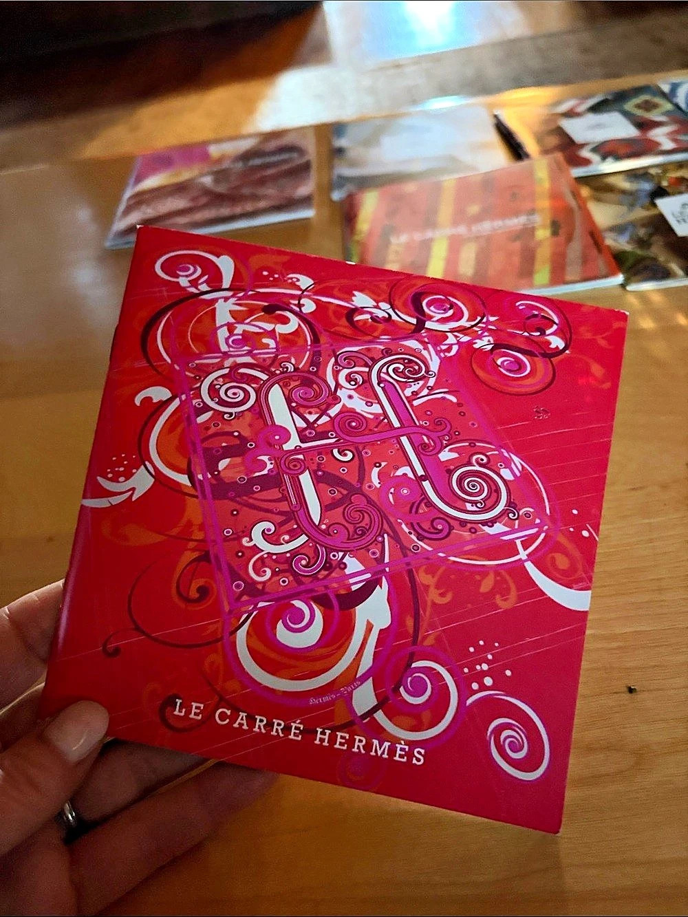 Hermès Le Carré Hermès Spring-Summer 2010 Scarf Catalog Booklet Red & White